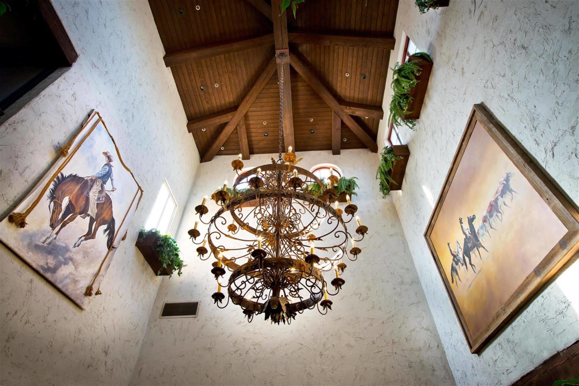 Harris Ranch Inn And Restaurant Huron Εξωτερικό φωτογραφία