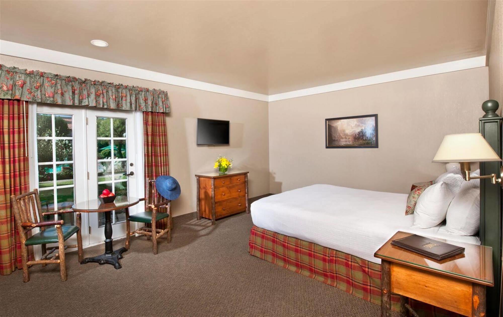 Harris Ranch Inn And Restaurant Huron Εξωτερικό φωτογραφία