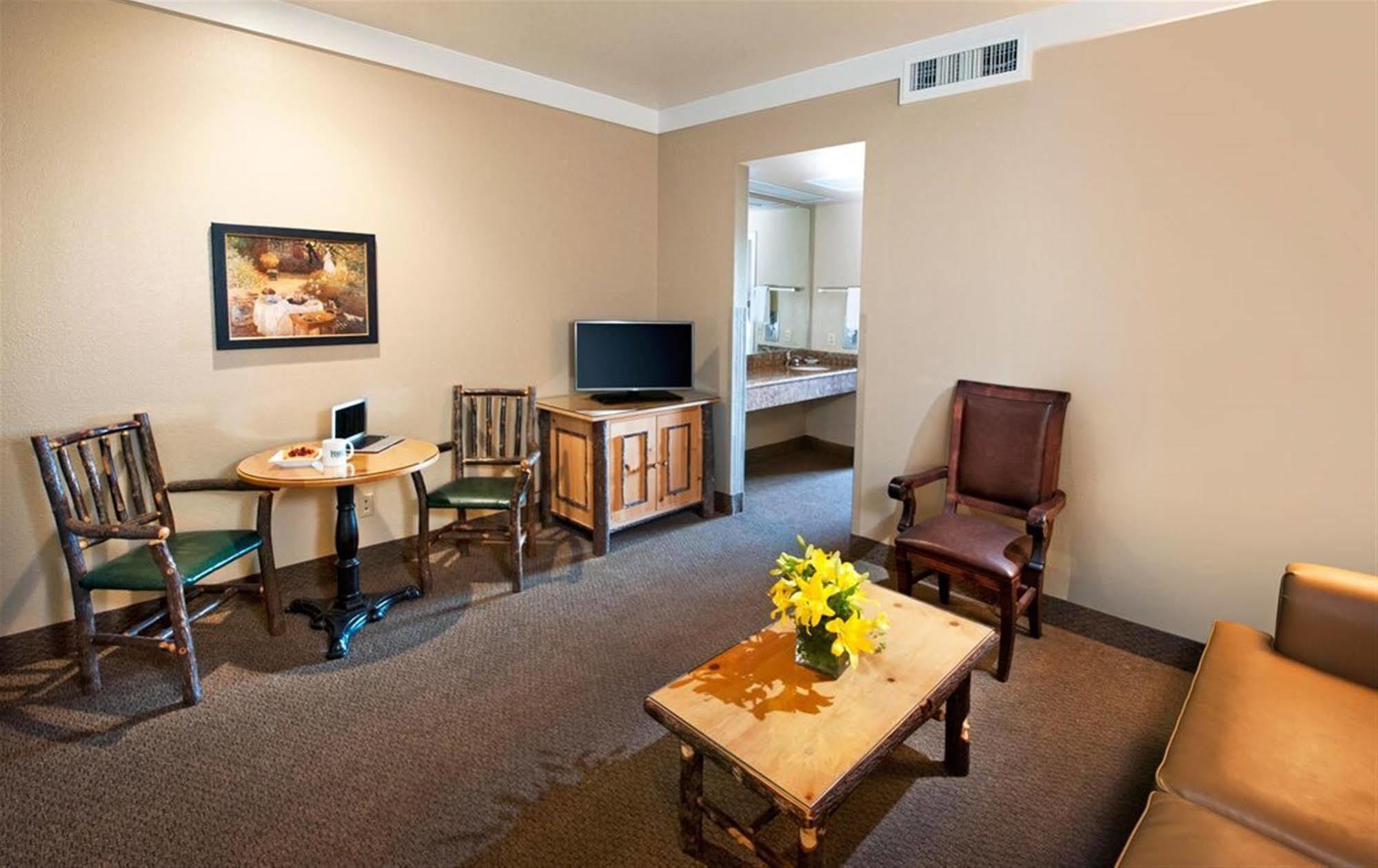 Harris Ranch Inn And Restaurant Huron Εξωτερικό φωτογραφία