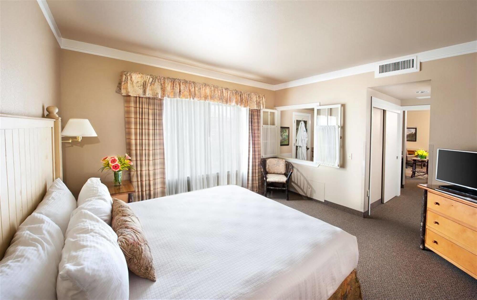 Harris Ranch Inn And Restaurant Huron Εξωτερικό φωτογραφία
