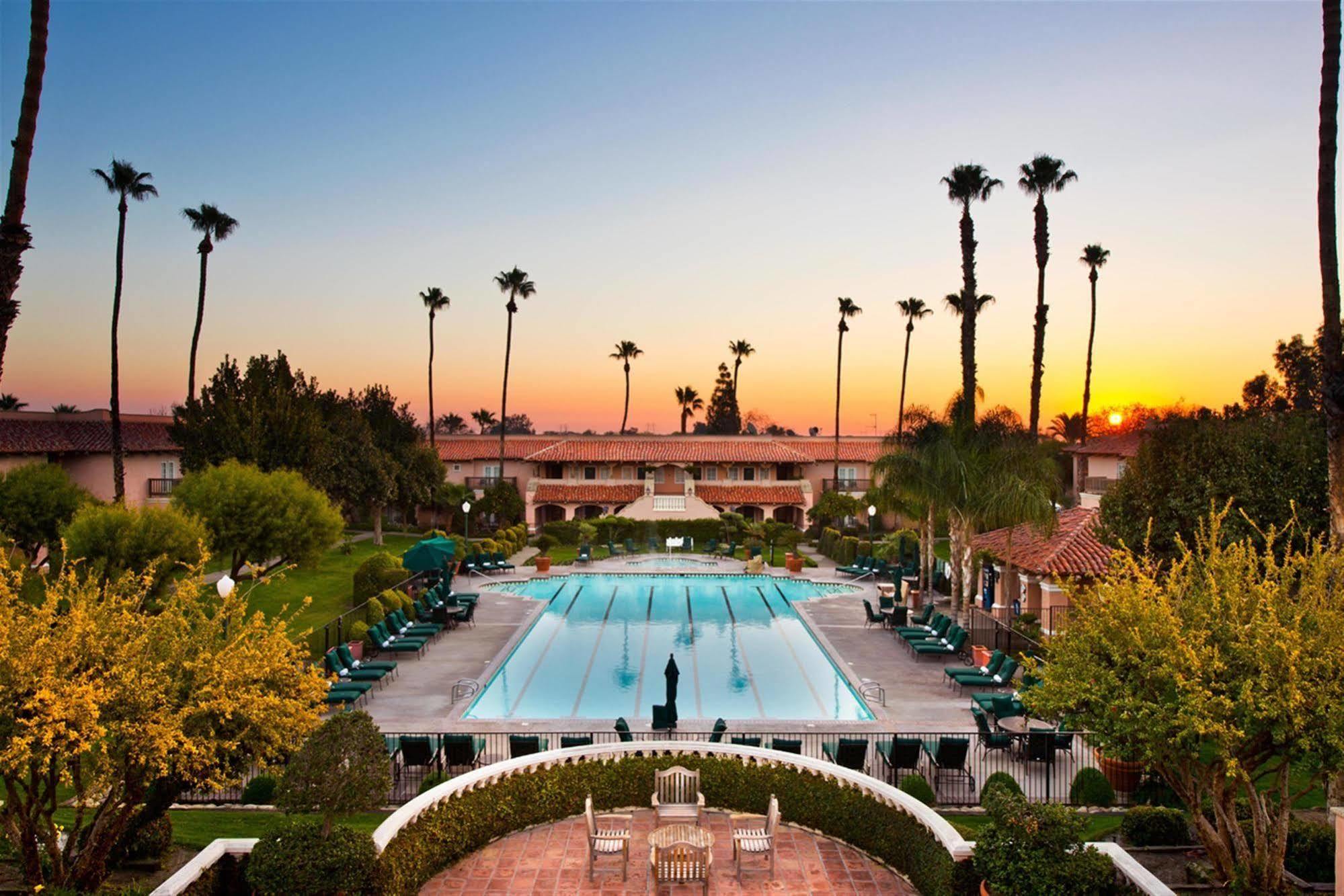 Harris Ranch Inn And Restaurant Huron Εξωτερικό φωτογραφία
