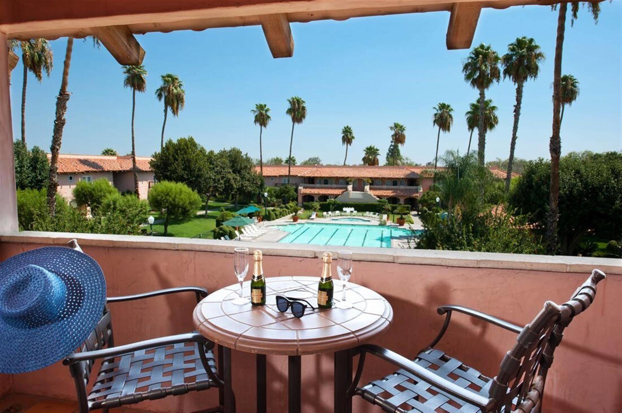 Harris Ranch Inn And Restaurant Huron Εξωτερικό φωτογραφία