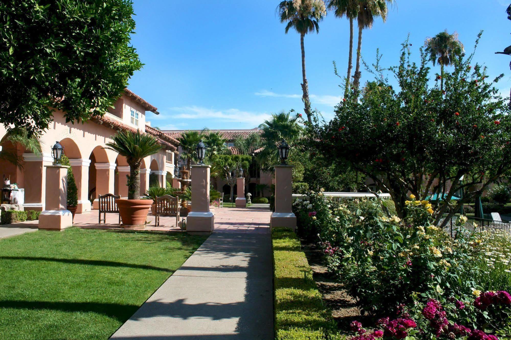 Harris Ranch Inn And Restaurant Huron Εξωτερικό φωτογραφία
