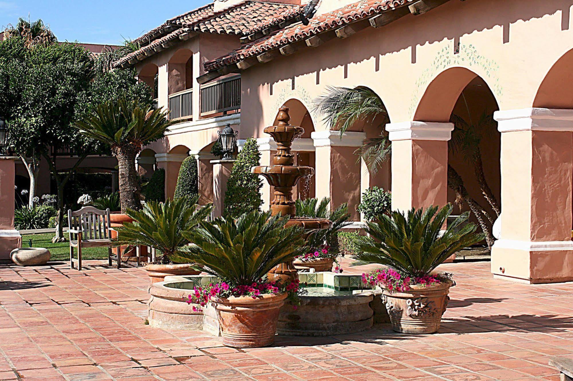 Harris Ranch Inn And Restaurant Huron Εξωτερικό φωτογραφία